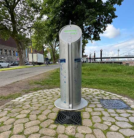 Trinkwasserspender der Stadtwerke Düsseldorf am Joseph-Beuys-Ufer
