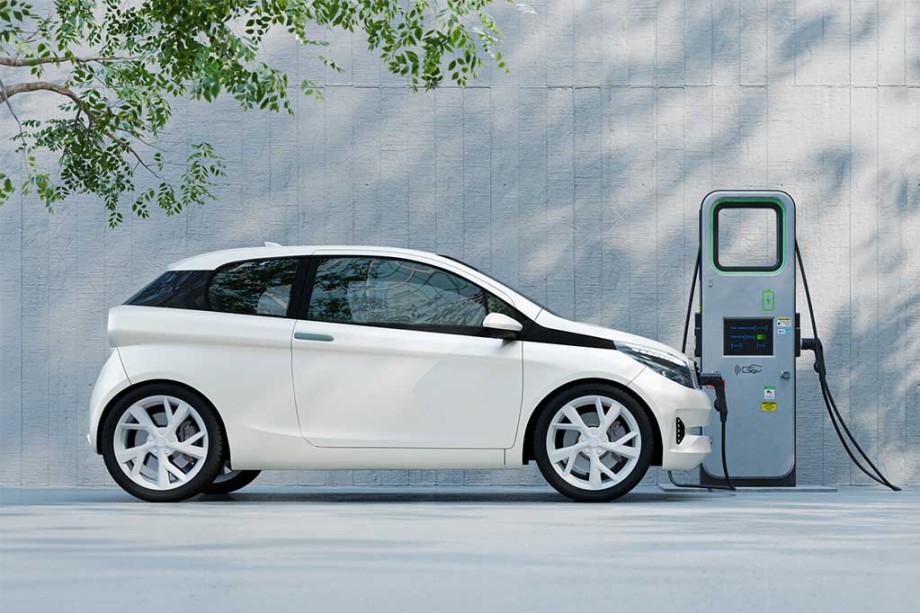 Ein E-Auto an einer Ladestation © piranka / E+ via Getty Images